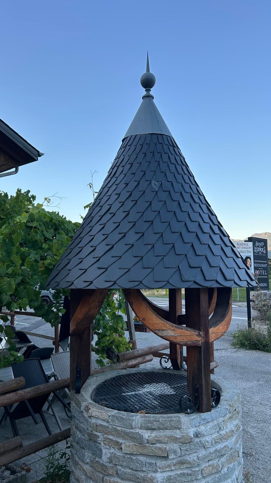 Couverture en ardoise d’un toit conique – couvreur Veynes